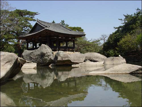 세연정은 연못의 중심에 들어선 정원문화의 걸작이다 